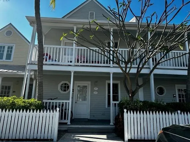 Beautiful Downtown Truman Annex Condo Key West Holiday home