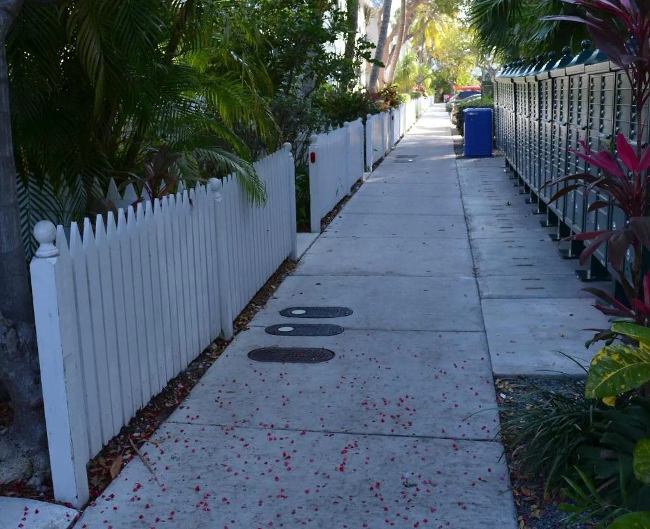 Beautiful Downtown Truman Annex Condo Key West Holiday home