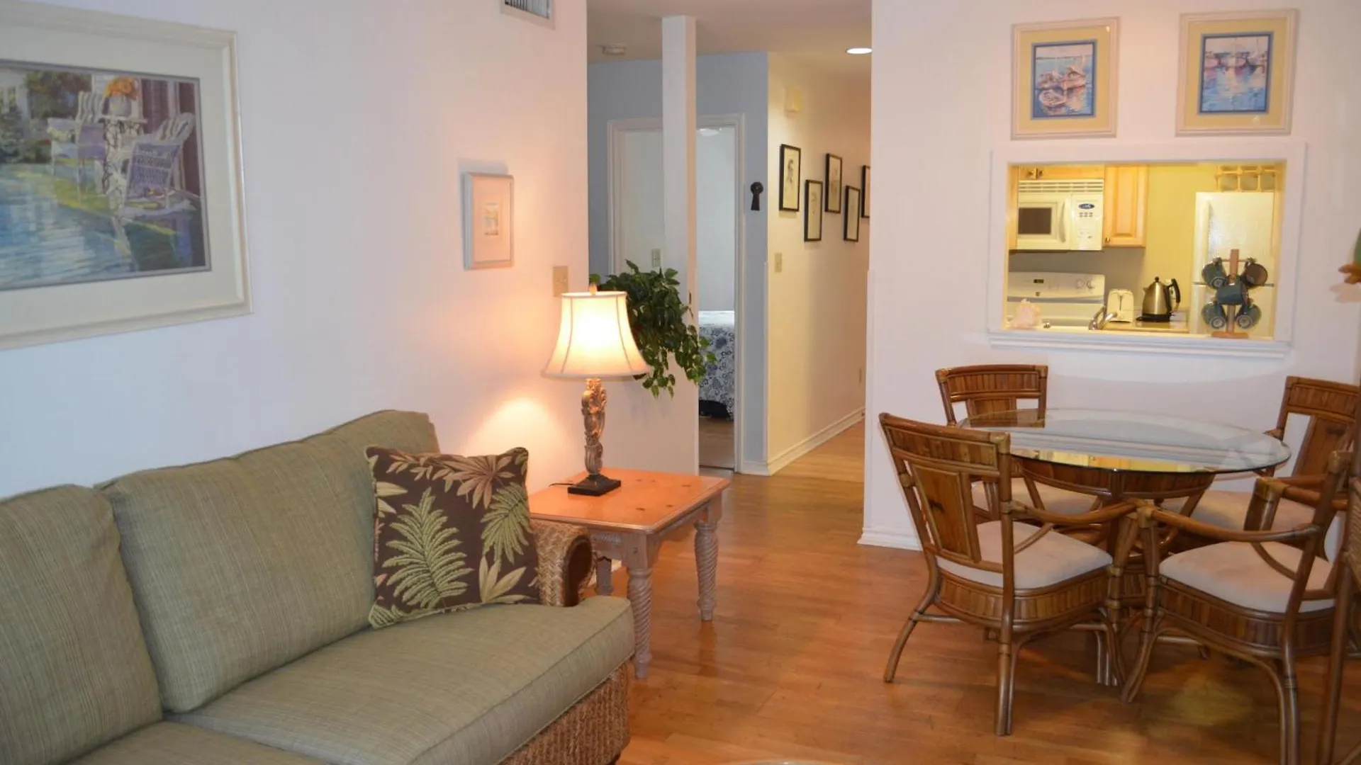 Beautiful Downtown Truman Annex Condo Key West