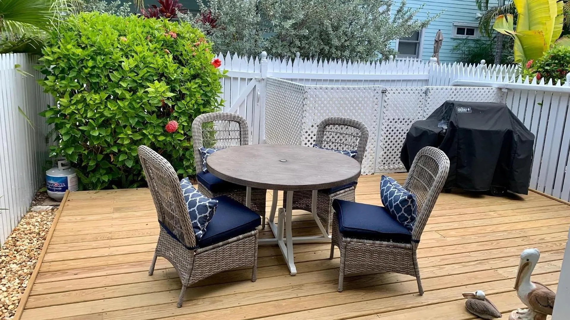 Beautiful Downtown Truman Annex Condo Key West