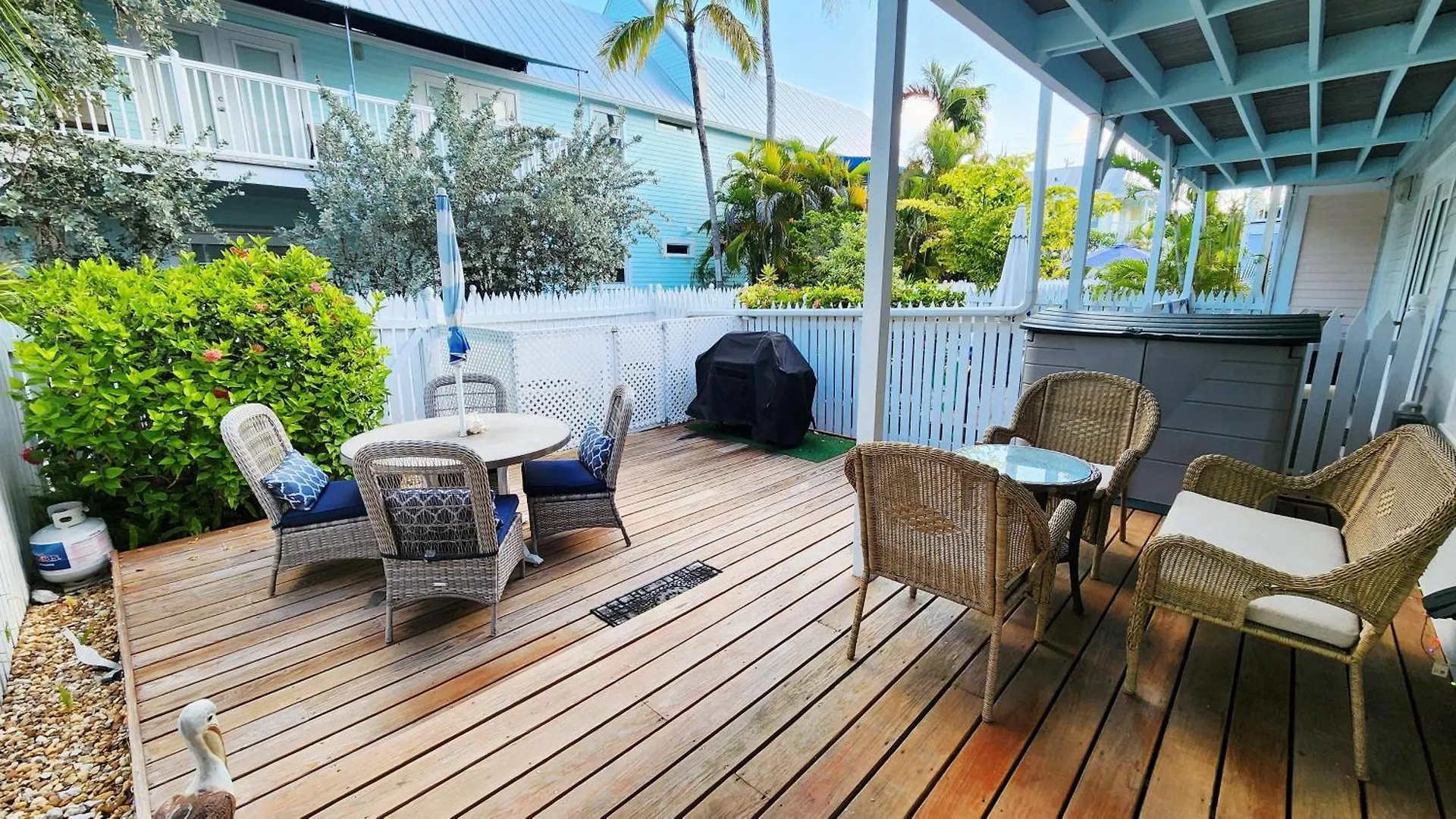 Beautiful Downtown Truman Annex Condo Key West